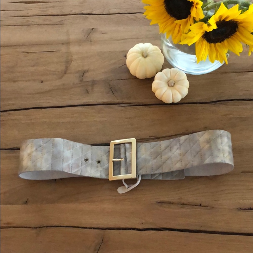 BCBGMaxAzria beige leather belt w/gold accents